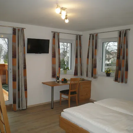 ゲストハウス ペンションバールヴァイン