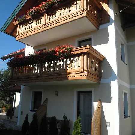 ペンションバールヴァイン ゲストハウス 4*