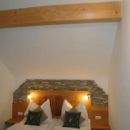 ゲストハウス ペンションバールヴァイン 4*