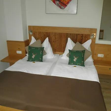 ゲストハウス ペンションバールヴァイン